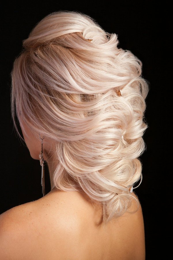 How to Choose the Best Hair Products for Enhancing Natural Curls?